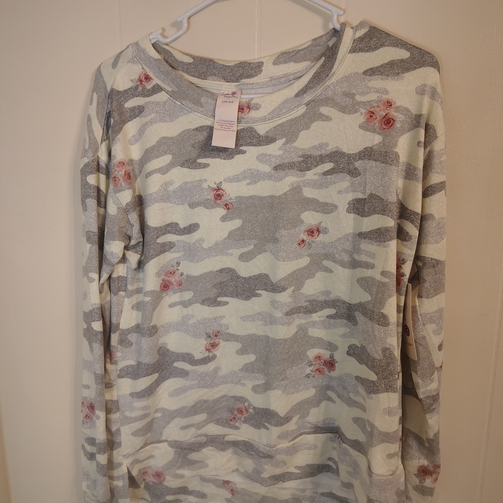 Secret Treasures Gray and Cream Floral Top